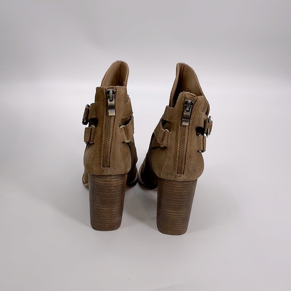 (#99)CHINESE LAUNDRY Suede Camel Boots - Picture 5 of 5